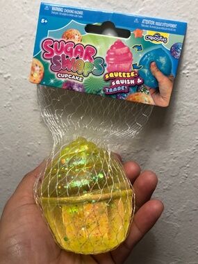 ORB CURIOSITIES ✨ NEW! SUGAR SWAPS CUPCAKE SQUISHY 🧁